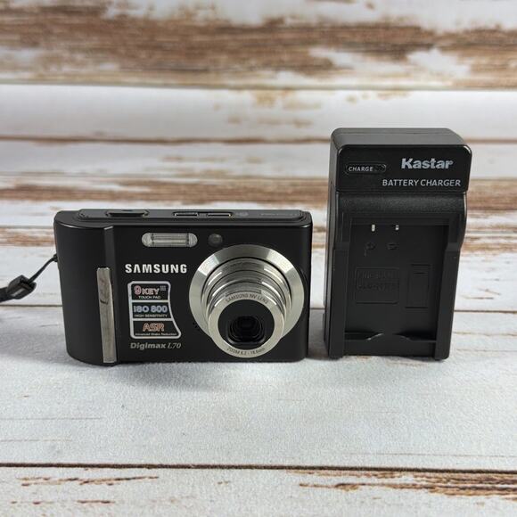 Samsung Digimax L70 7.1MP Digital Camera Black w/ Battery & Charger - Picture 1 of 6